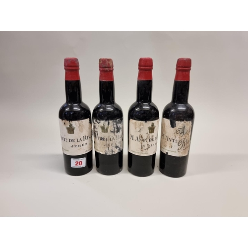 20 - Four half bottles of Tres Cortados sherry, Antonio de la Riva, 1940s bottling. (4)
