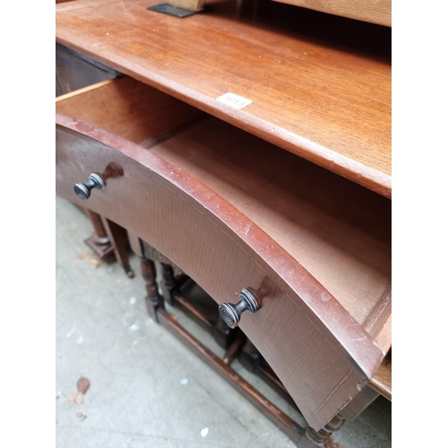 1013 - A late Victorian mahogany washstand, with concave frieze drawer, 100.5cm wide. ... 