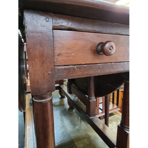 1045 - An 18th century mahogany gateleg table, possibly Irish, with two opposing frieze drawers, 116cm wide... 