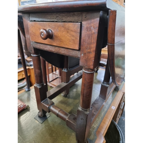 1045 - An 18th century mahogany gateleg table, possibly Irish, with two opposing frieze drawers, 116cm wide... 