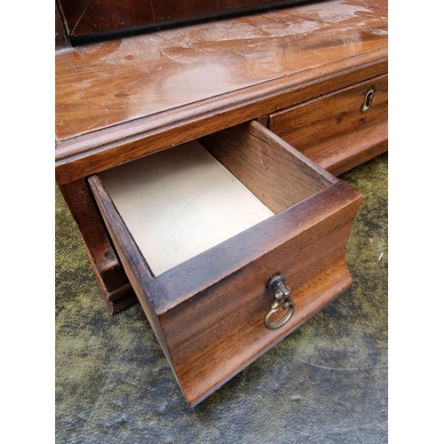 1067 - A George III mahogany toilet mirror, 43cm wide. 