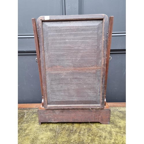 1067 - A George III mahogany toilet mirror, 43cm wide. 