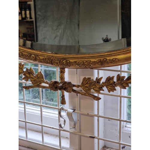 1089 - A Victorian gilt framed oval wall mirror, 75.5 x 77.5cm.