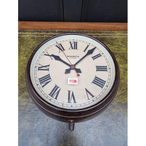 1136 - A vintage Magneta electric brown Bakelite wall clock, 35.5cm diameter.