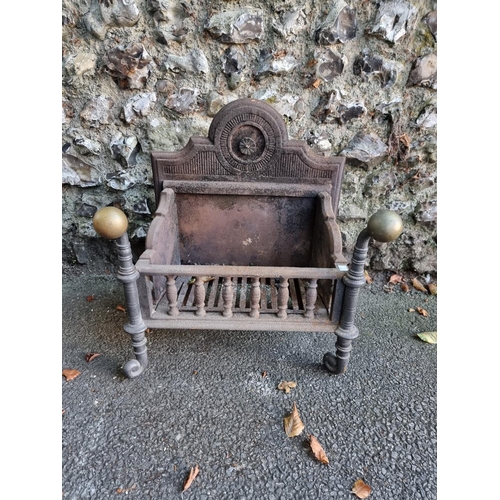 1567 - A cast iron fire grate, 50cm wide.