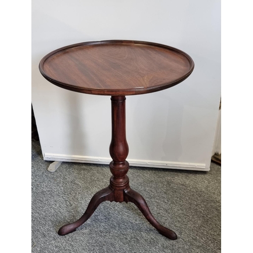 1100A - A George III mahogany circular tripod table, with fixed dished top, 46.5cm diameter.... 