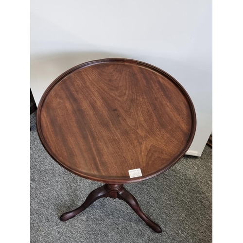 1100A - A George III mahogany circular tripod table, with fixed dished top, 46.5cm diameter.... 