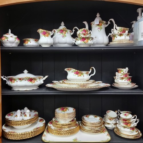 1400A - An extensive Royal Albert 'Old Country Roses' pattern tea and dinner service.