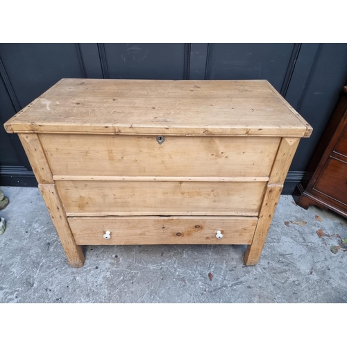 1005 - A large 19th century Continental pine mule chest, 115cm wide.... 