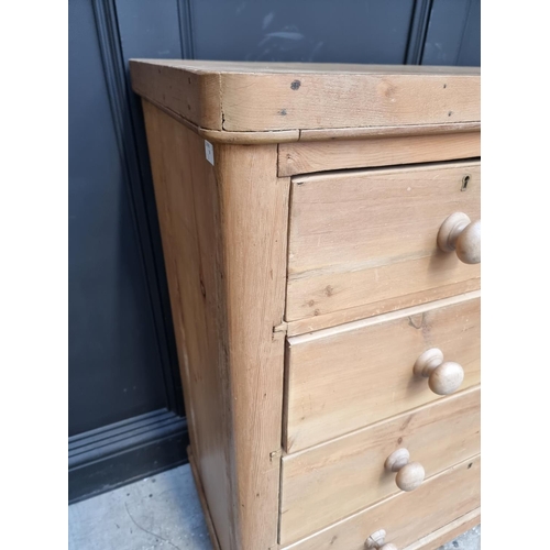 1006 - A Victorian pine chest of drawers, 97.5cm wide. 