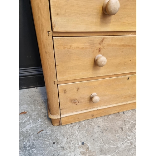 1006 - A Victorian pine chest of drawers, 97.5cm wide. 