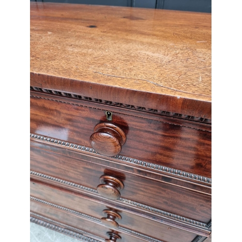 1062 - A George IV mahogany chest of drawers, in the manner of Gillows, 123cm wide. 