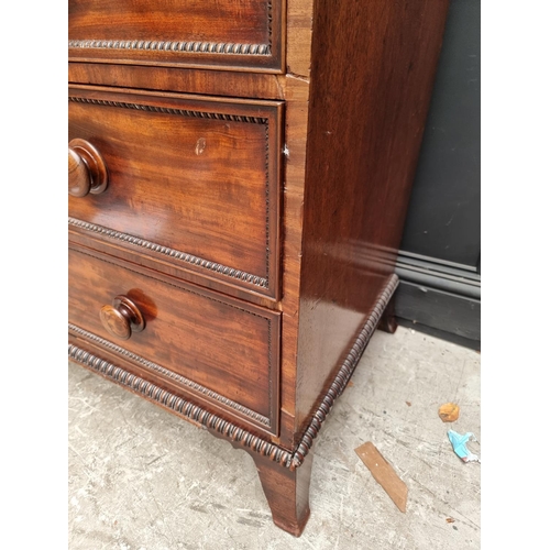 1062 - A George IV mahogany chest of drawers, in the manner of Gillows, 123cm wide. 