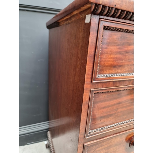 1062 - A George IV mahogany chest of drawers, in the manner of Gillows, 123cm wide. 