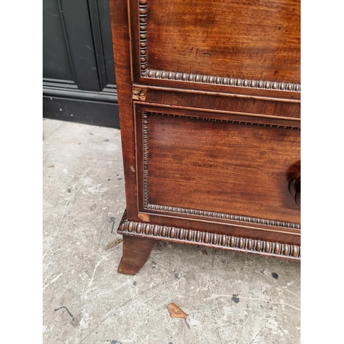 1062 - A George IV mahogany chest of drawers, in the manner of Gillows, 123cm wide. 