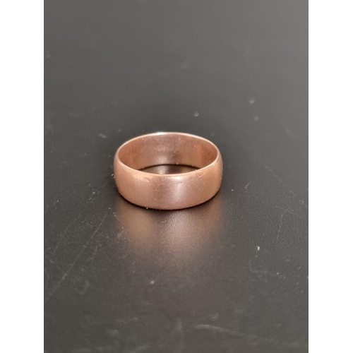 475 - A 9ct gold wedding band, 3.6g, size M.