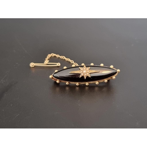 476 - A Victorian yellow metal black onyx and seed pearl memorial brooch, stamped 15ct, 15mm.... 