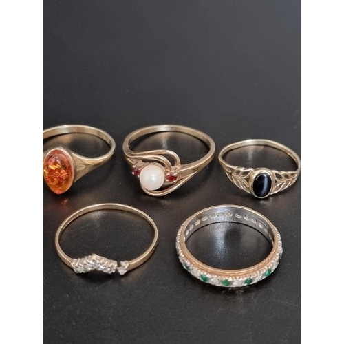 505 - Two 18ct gold gem set rings, gross weight 3.9g; together with five 9ct gold gem and amber set rings,... 