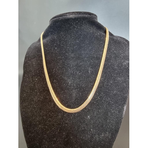 540 - A 9ct gold herringbone necklace, 46cm, 15g.