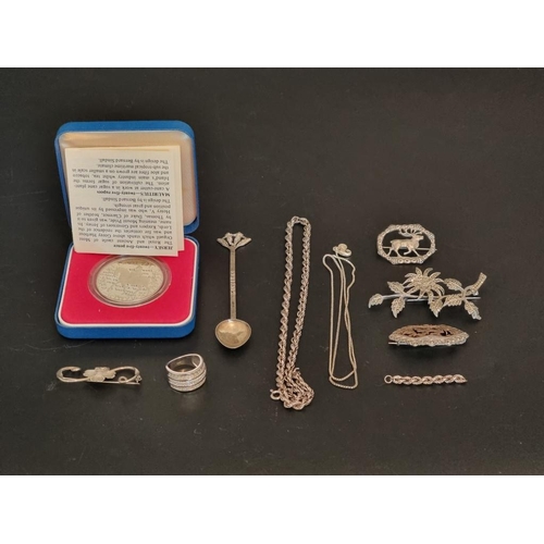 598 - A small quantity of silver and other jewellery; together with a 1977 commemorative silver crown.... 