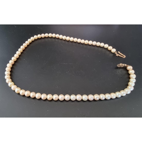 633 - A pearl necklace, clasp stamped '375', 44cm, boxed.