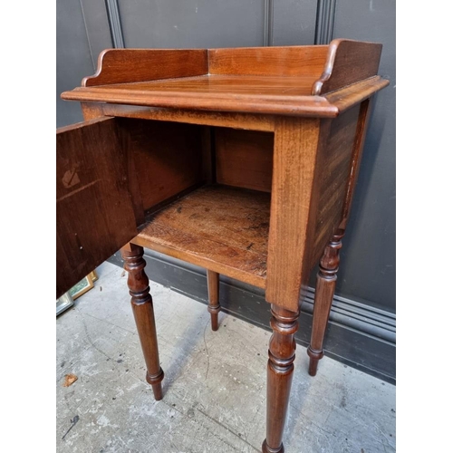 1056 - A Victorian mahogany pot cupboard, 41cm wide. 