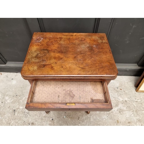 1066 - A Victorian figured walnut and inlaid combined games and work table, 55.5cm wide, (lacking bag).... 