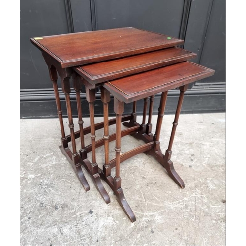 1069 - A nest of three mahogany occasional tables, largest 48cm wide. 