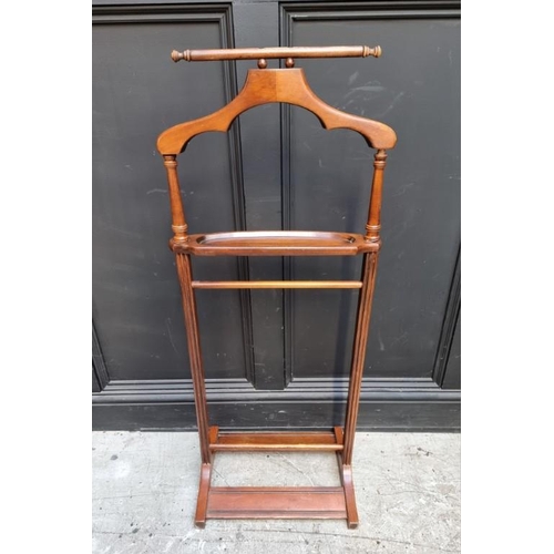 1075 - A reproduction mahogany valet stand. 