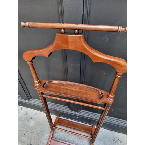 1075 - A reproduction mahogany valet stand. 