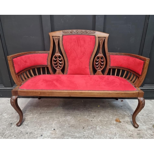 1085 - A circa 1900 carved mahogany and brass studded red suede settee, 124cm wide.