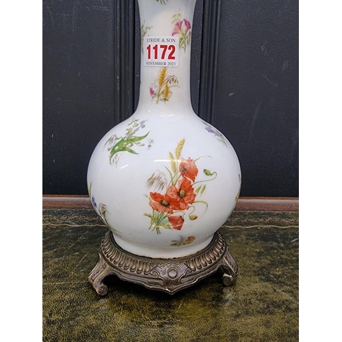 1172 - A French porcelain and brass oil lamp, height excluding chimney 33.5cm.