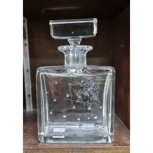 1393 - A clear glass decanter and stopper, 22cm high, (chip to corner of stopper).