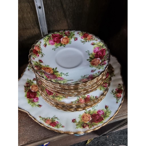 1422 - A collection of Royal Albert teawares, to include an 'Old Country Roses' pattern part service.... 