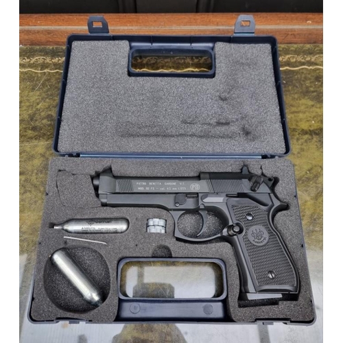 1670 - A Beretta M92 .177 cal air pistol, Serial No. H133843926, boxed.