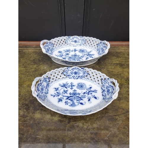 1390 - A graduated pair of Teichert 'Meissen Onion' pattern twin handled lattice dishes, largest 29cm diame... 