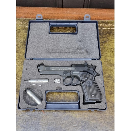 1670 - A Beretta M92 .177 cal air pistol, Serial No. H133843926, boxed.