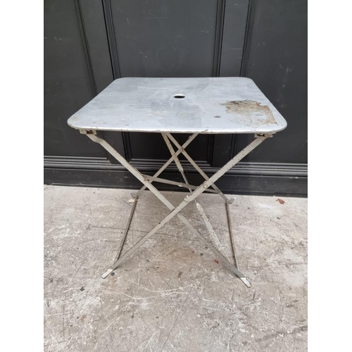 1674 - A vintage silver painted steel folding garden table, 59.5cm wide.