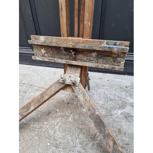 1677 - A vintage beech artist's easel, stamped 'Reeves'. 