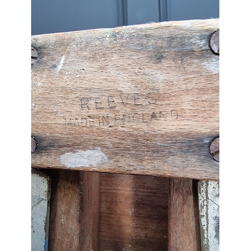 1677 - A vintage beech artist's easel, stamped 'Reeves'. 