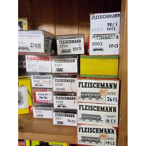 101 - Fleischmann: a collection of boxed HO gauge locomotives and freight wagons, to include engine n... 