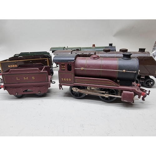 103 - Hornby 0 Gauge: two vintage clockwork locomotives, comprising, 'Caerphilly Castle' No.4073 and ... 