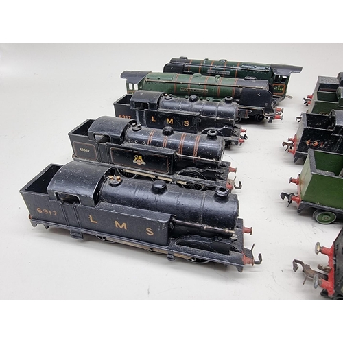 122 - Hornby: eleven vintage 00 gauge locomotives, to include: Duchess of Montrose (x2); No.80054 (x2... 