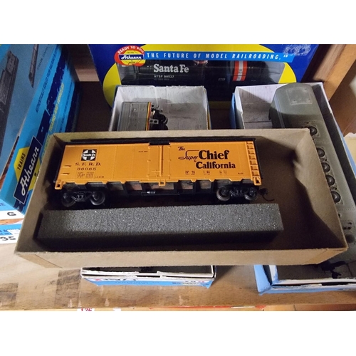 125 - Athearn: a group of twenty-seven boxed H0 gauge coaches and goods wagons.