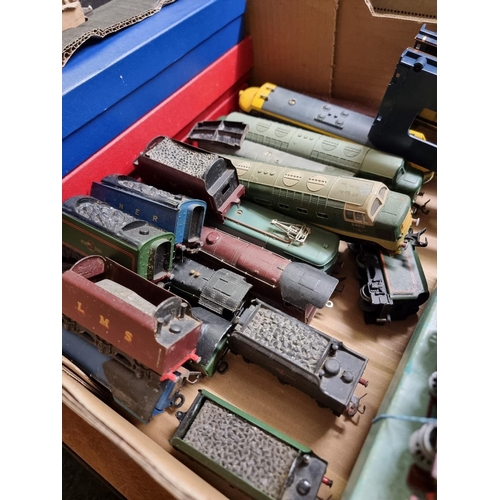 132 - Hornby 00 Gauge: a group of locomotives, to include EDL2 'Duchess of Atholl'; 'Denbigh Castle' No.22... 