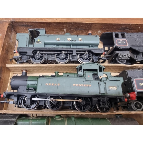 39 - 00 Gauge: a small quantity of locomotives, to include a Triang 'Princess Elizabeth' No.46201, a... 