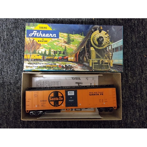 55 - Athearn: a collection of HO gauge, comprising: 4 locomotives, to include 'Rio Grande' and 'Tex ... 