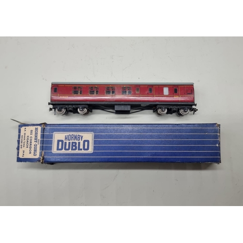 70 - Hornby Dublo: a collection of vintage (blue box) coaches, to include restaurant car, and a D11 ... 