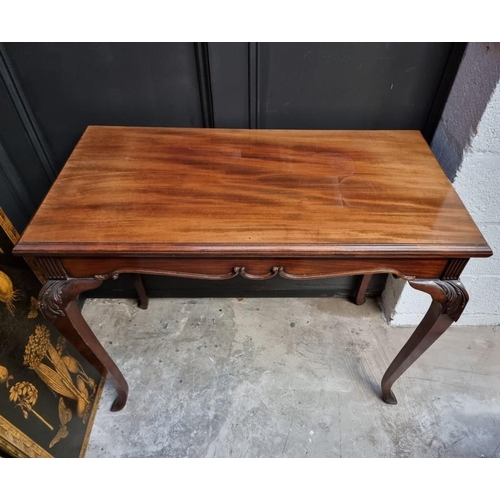 1016 - A late 19th/early 20th century mahogany card table, with double gateleg action, 91.5cm wide.... 