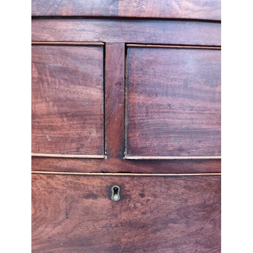 1041 - An early Victorian mahogany bowfront chest of drawers, with turned pilasters, 118cm wide.... 
